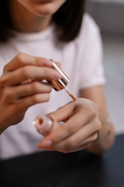 医美护肤成分解析:补水与修护的区别及选品要点 配图2